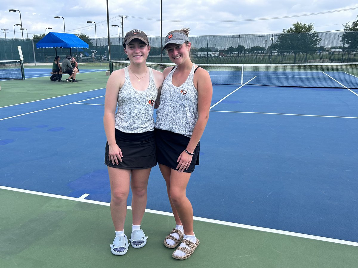 WE GOT SOME CHAMPS IN THE HOUSE 🎾 🐝 
#JFND | <a href="/RockwallTennis/">RHS Tennis</a>