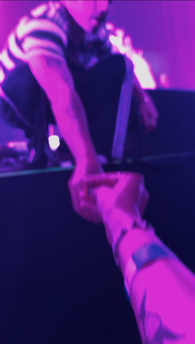 claudia ✩ tweet media