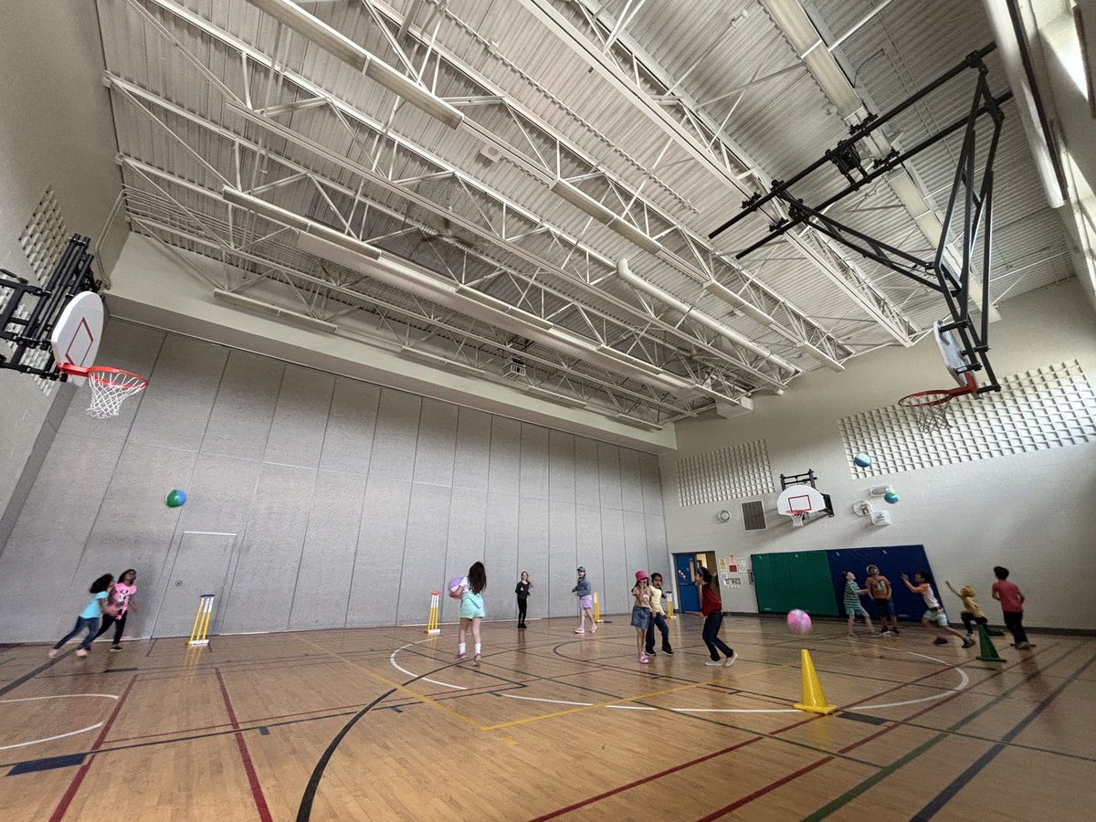 My primary classes couldn’t get enough of “Keep Up” today with beach balls! They used reaction time + their volleyball skills from earlier this year to keep the ball in the air. So much fun, energy, and teamwork! #BeachDay #PEFun 🏐⛱️🌴🐚 @JSTwrdsb