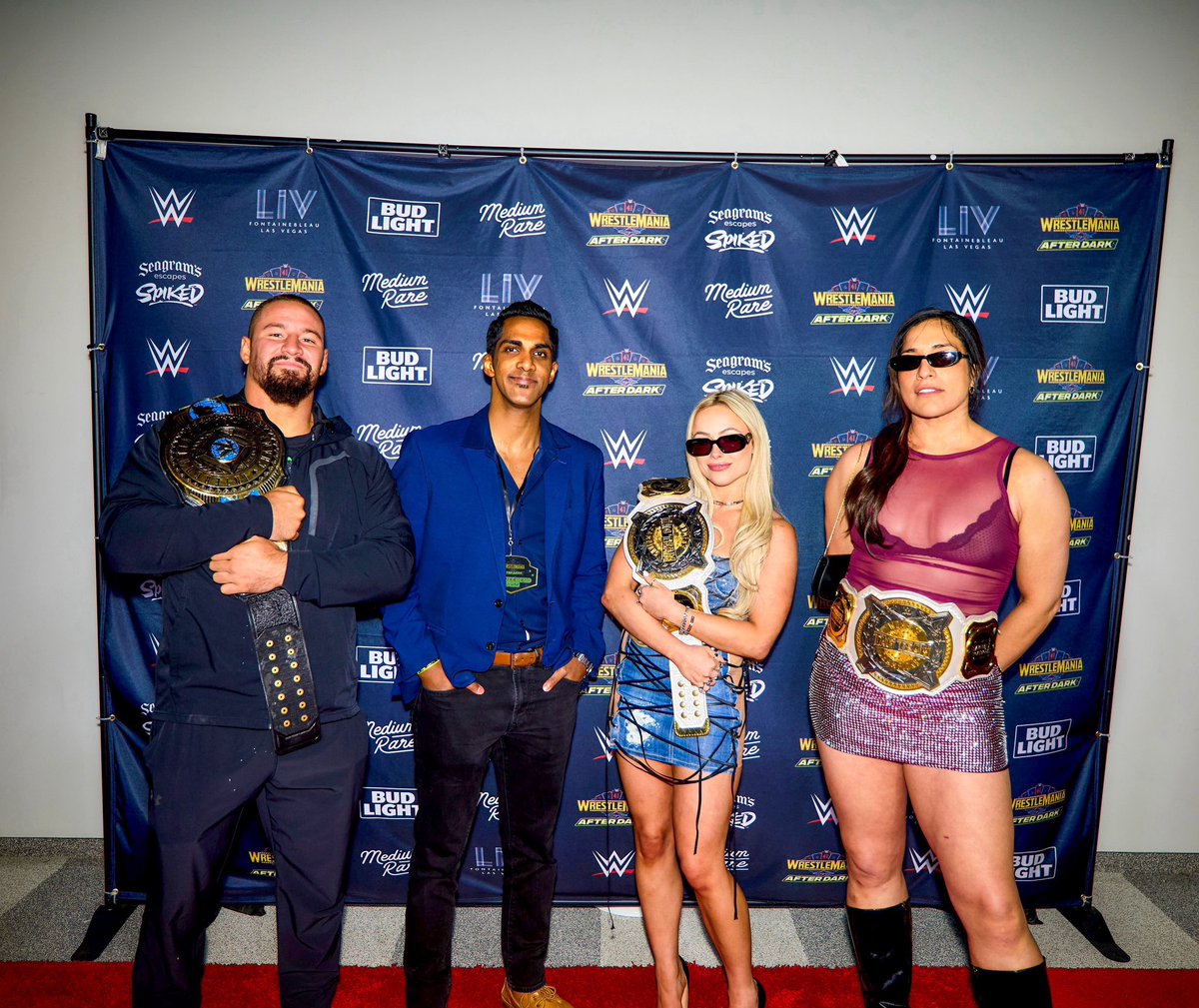 aaronfernandes7's tweet photo. @reymysterio @MsCharlotteWWE @YaOnlyLivvOnce @bronbreakkerwwe @RaquelWWE 🙌🏼

#ReyMysterio #CharlotteFlair #LivMorgan #BronBreakker #RaquelRodriguez #Wrestlemania https://t.co/3tgE7o4qIY