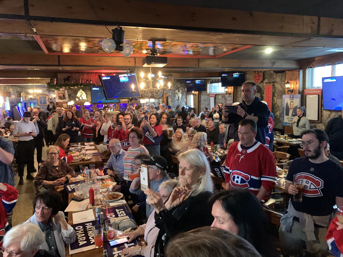 Éric Cimon (@ericimon) on Twitter photo Atmosphère de série à Châteauguay avec <a href="/yfblanchet/">Yves-F. Blanchet 🎗⚜️</a> <a href="/POHaraBQ/">Patrick O'Hara</a> @ATherrienBQ <a href="/CDeBellefeuille/">CDeBellefeuille</a> dans ce dernier droit de campagne! #GoHabsGo #Elections2025 #polcan Atmosphère de série à Châteauguay avec <a href="/yfblanchet/">Yves-F. Blanchet 🎗⚜️</a> <a href="/POHaraBQ/">Patrick O'Hara</a> @ATherrienBQ <a href="/CDeBellefeuille/">CDeBellefeuille</a> dans ce dernier droit de campagne! #GoHabsGo #Elections2025 #polcan