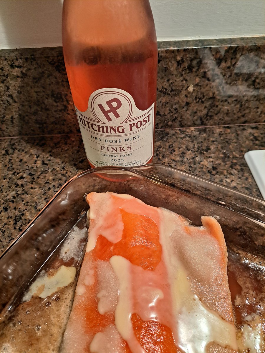 FullBodied's tweet image. Check out how Hitching Post winemaker, Gray Hartley, cooks with his wine: youtu.be/wWIpn65L0gU