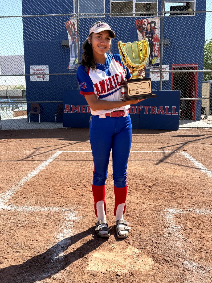 Congratulations <a href="/leaguevara44/">Lea Guevara</a> and <a href="/AHS_BlazersSB/">Americas Softball</a>!
‼️BI-DISTRICT CHAMPS‼️ 🏆