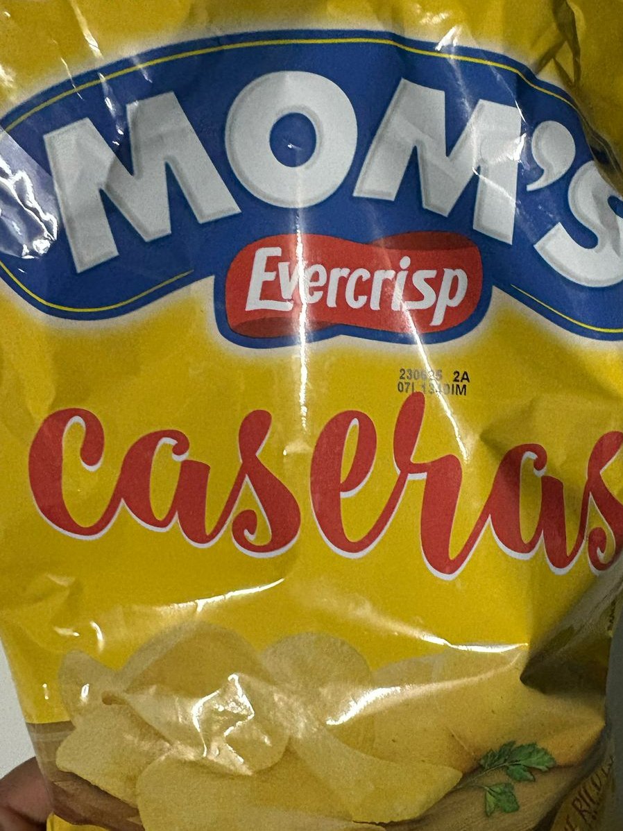 EloAndy's tweet photo. @EvercrispChile  las segundas papas que salen saladas, realmente incomibles, ya uno lo desechamos, pero ya es demasiado tener que pasar con cada paquete lo mismo 

#funa #papasmoms #evercrisp https://t.co/x5tm4vR30f