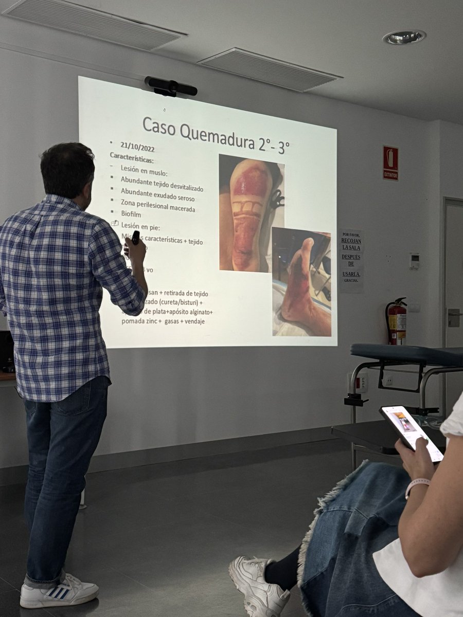EPAHERIDASCC's tweet photo. Jornada 25 /4/25 de formación de referentes de heridas en Distrito Aljarafe Sevilla Norte #DSASN 
Actualización manejo paciente ostomizado - Casos clínicos Referentes- Abordaje Quemaduras en AP y Novedades Catálogo de Apositos y Actualización en el Uso racional de los apósitos https://t.co/E2fMcmCrzc