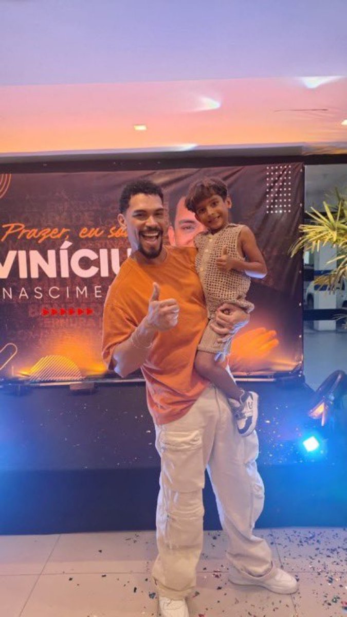 viniciusnasofc's tweet photo. Olha esse mini tubarão com a roupa igualzinha que ele tem? 🥺🤏🏻

/Equipe Vinicius Nascimento https://t.co/zvy5l1wm2G