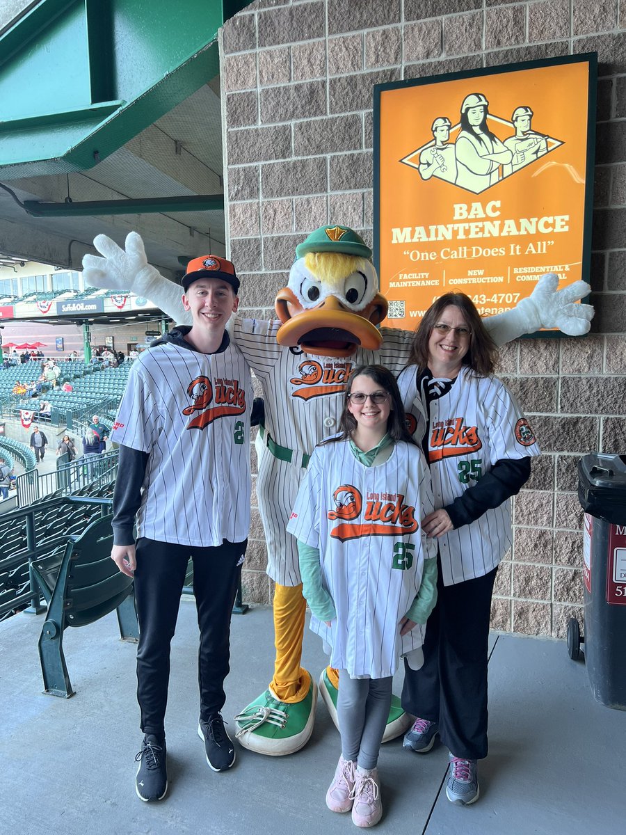 #openingnight <a href="/LIDucks/">Long Island Ducks</a> celebrating the 25th anniversary with <a href="/PCRichardandSon/">P.C. Richard and Son</a> #flockphoto #quackerjack
