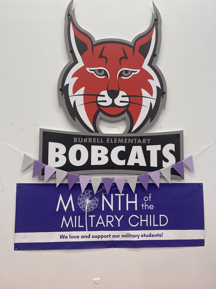 JLBurrellES's tweet photo. Today we honored our military connected families at Donuts and Dog Tags! 💜 #MOMC #CommunityMatters https://t.co/h7MperB8m4