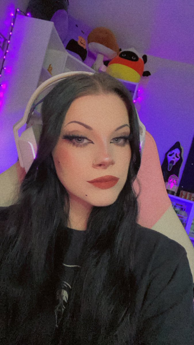 Freaky Friday 🖤🤍
DBD stream live on Twitch!!🕸️🕷️
Twitch.tv/BlackIvyyy