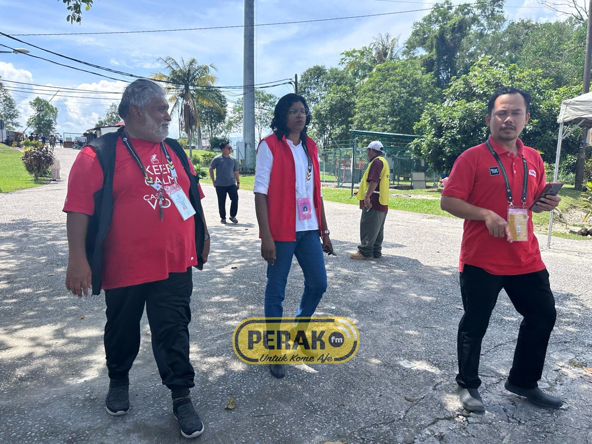 beritartm's tweet photo. Hari mengundi PRK N.48 Ayer Kuning.

Calon Parti Sosialis Malaysia (PSM) Bawani KS tiba di Sekolah Menengah Agama Daerah Batang Padang bagi meninjau lokasi dan bertemu pengundi di pusat tersebut. @PerakFM 
#prkn48
#RTM
#perakfm
#YangSahihdiRTM https://t.co/jLNmwGTp9a