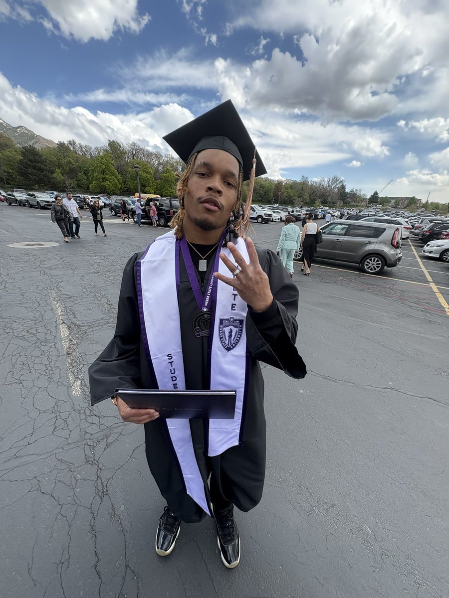 Yea ight. Im 22, I graduated high school, I got 2 degrees, Im going to the NFL next year, And Im still alive. 
Love you pops🤞🏽🙏🏽