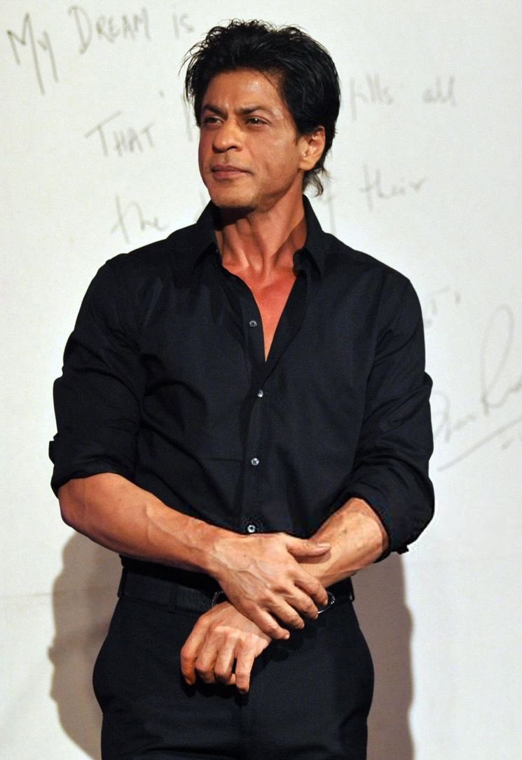 Good morning <a href="/iamsrk/">Shah Rukh Khan</a> &amp; SRKian enjoy your weekend! 🖤