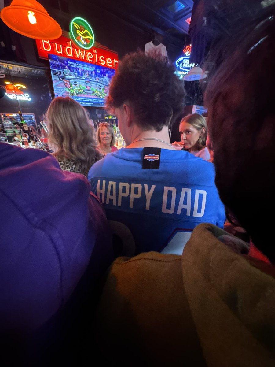 Happy dad jersey at the bar… shrink this fag pls #monkeyfuck