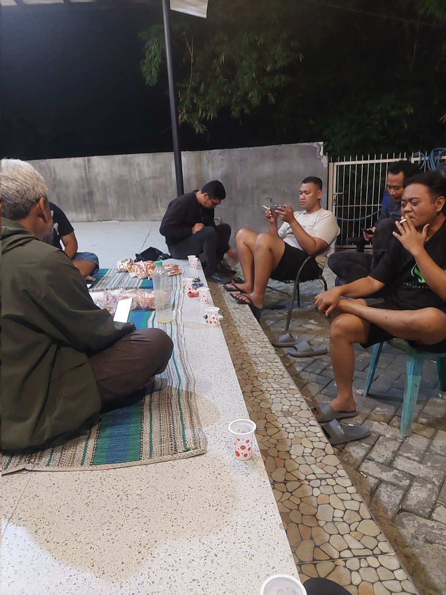 __arul's tweet photo. lyfe update, tongkrongan ku akhir akhir ini bersama mereka....

real bapak bapak https://t.co/gqXAZ86xVc