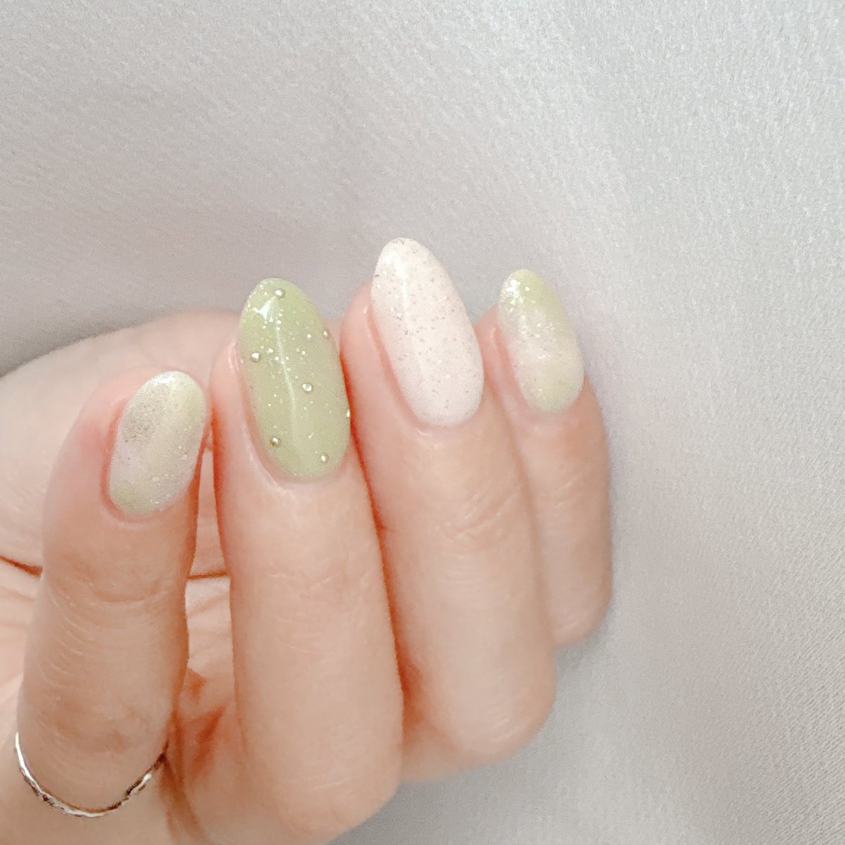takinail's tweet photo. 春っぽいグリーン☘️
主張しすぎないラメが入ってて可愛すぎる🥺💚かすみ草の花束っていうのもかわいい💐✨
@HOMEI_nail https://t.co/JMXt3EC6sG