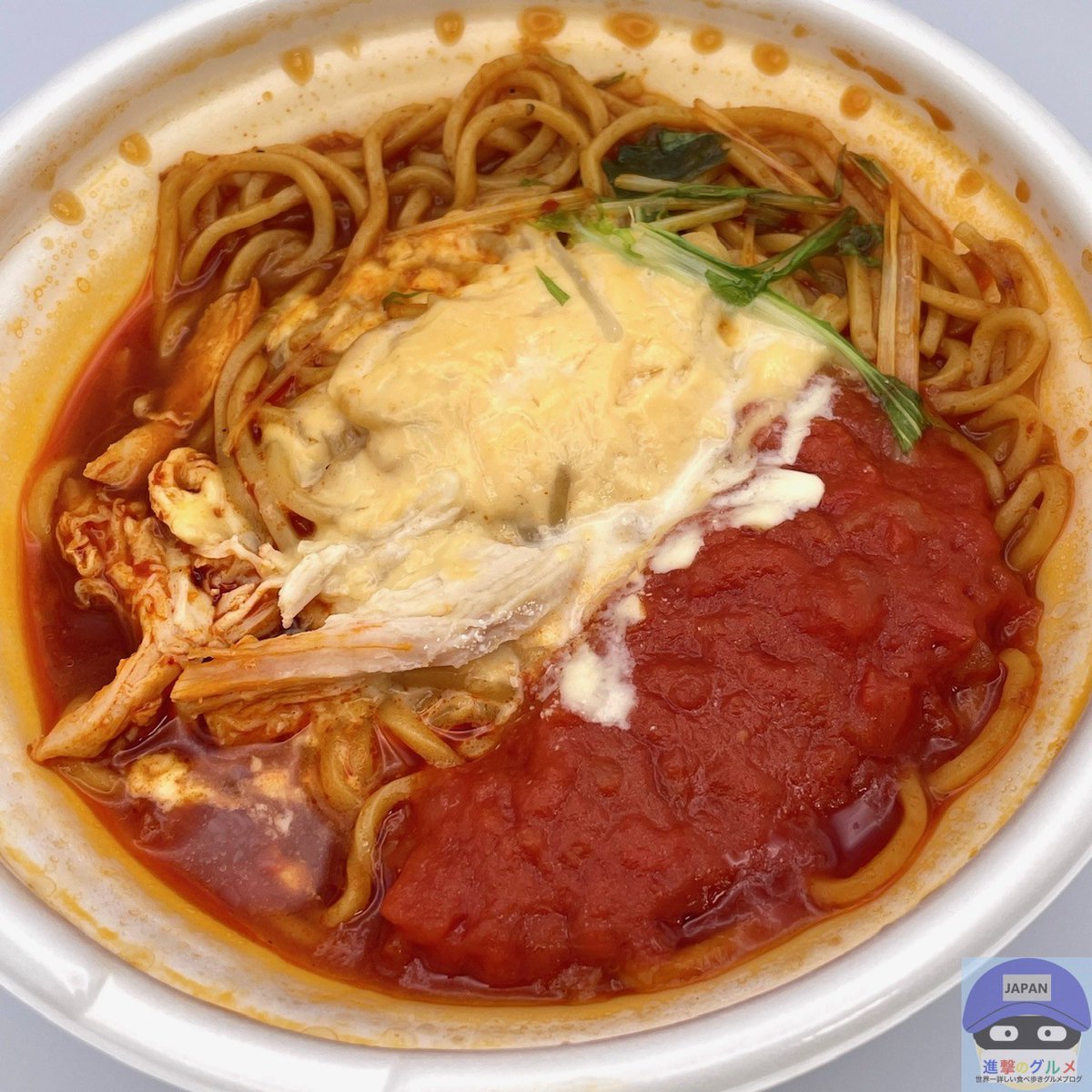 チリトマトチーズラーメン（594円）」 2025年4月23日発売
