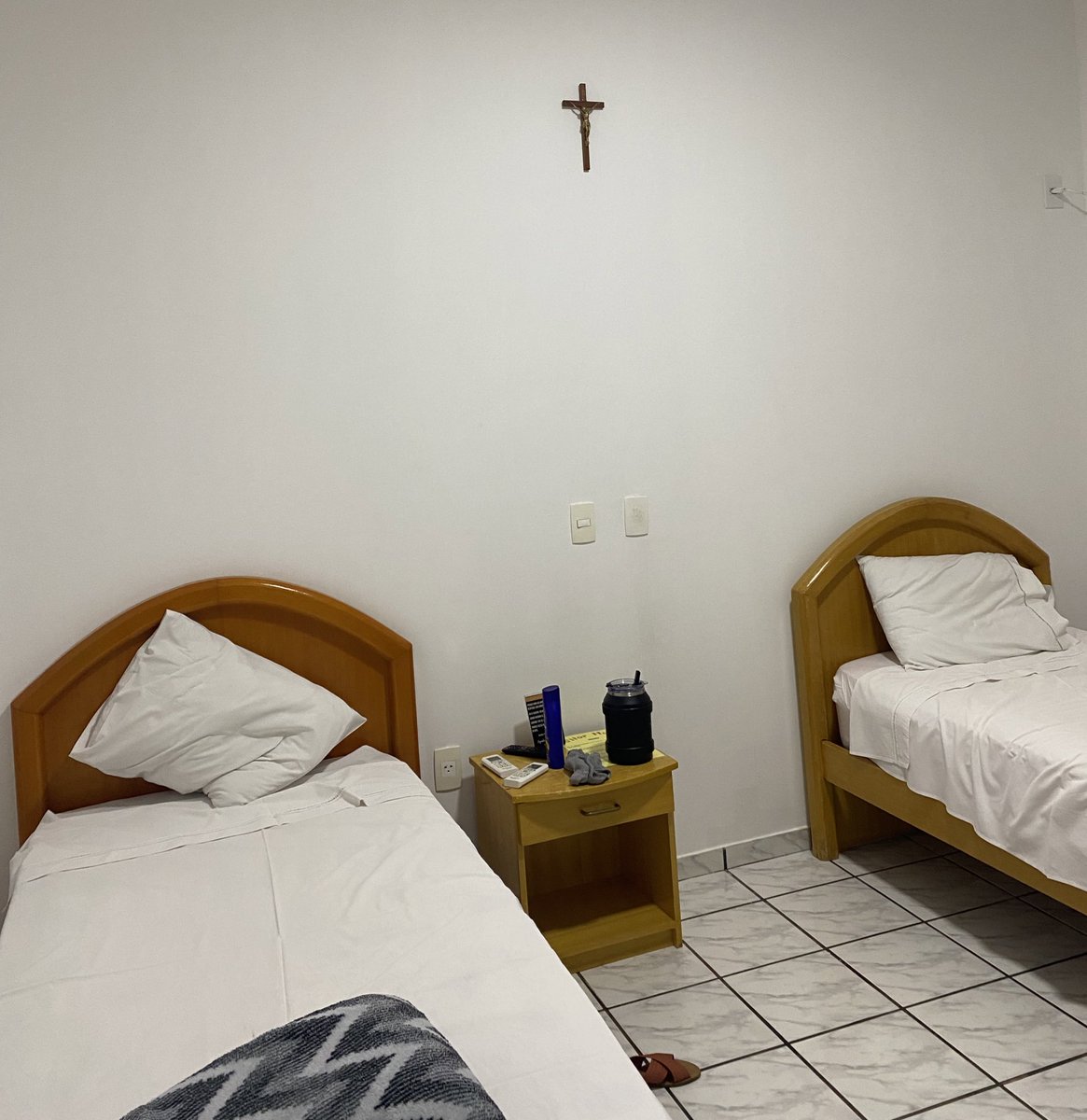 akrlgimenes's tweet photo. porra o papa morreu no mesmo hotel que eu fiquei
em sao gabriel do oeste mato grosso do sul https://t.co/eEWv8qHq7n