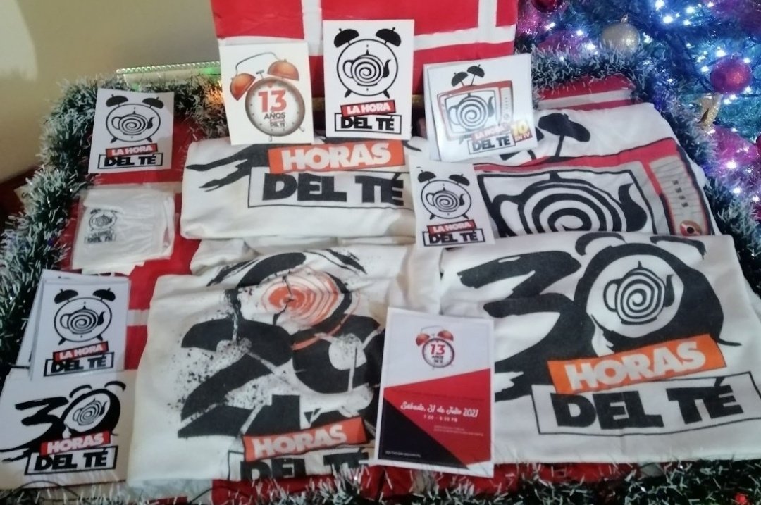 Doble_J_HN's tweet photo. Gracias totales basukis, gracias por estos 15 años escuchandoles, estos recuerdos ahora se volverán invaluables, artículos que permanecerán siempre bien cuidados para tener ese bonito recuerdo del programa más basura de la radio fm @ca_acosta
@fervarelahn @luislarahn #adioslht https://t.co/48QJ4XrpfG