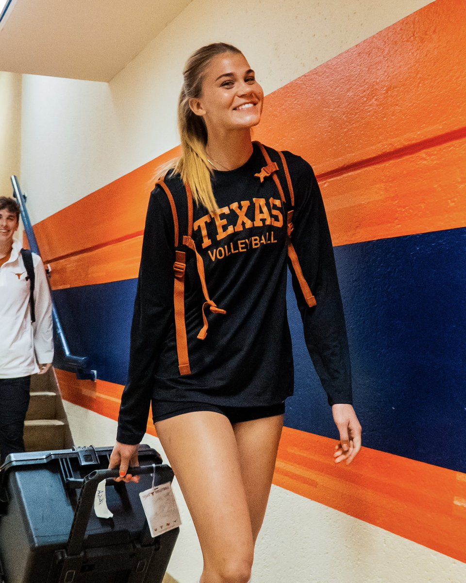 boots on the ground in San Antonio 🤘

#HookEm