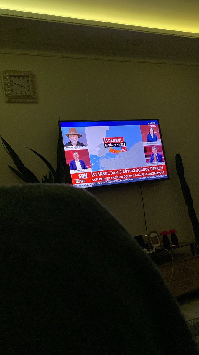 Saat 3:50 ve hala deprem nöbetindeyim bu korku ayrı birşey🥺
 #depremoldu