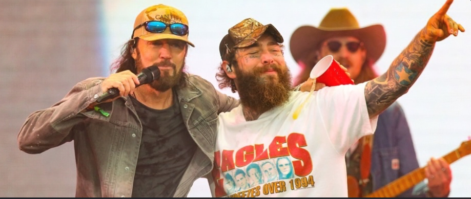 davidmurphyy's tweet photo. David Lee and Post Malone team up for Dust on the Bottle at Outside Lands Music Festival @PostMalonee
 @sfoutsiidelands https://t.co/v9o5eJX1QR