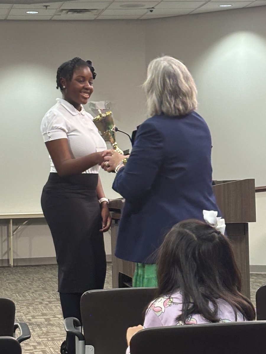 mrsjgehrke's tweet image. Congratulations to TFAA super speller, Precious Anum!  She won the 6th grade “Read to Bee” Spelling Bee in the 20th round.  We are so very proud of her!! #theHeARTofExcellence @DrMarkJGonyea @TFAA_Rams @RCSMidSuccess