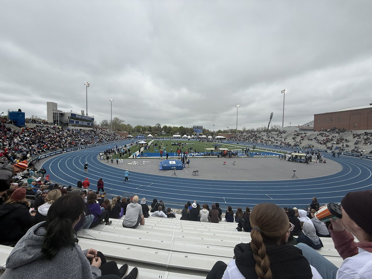 KBeckmanFHS's tweet photo. @MSHSLjohn The track was dry today and the sun should shine tomorrow! May not need the ol’ rain gear this year 🤞🏻#DrakeRelays#GoBulldogs https://t.co/sAB03ElUUJ