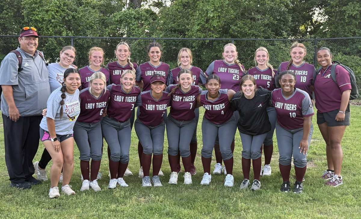 ArpISD's tweet photo. Arp🐅🥎 2 Grand Saline 0 - FINAL
Lady Tigers take 1-0 lead In best of 3 series of 3A D2 Bi-District Rd. playoffs.
Game 2 Saturday at 2:00 back in Lindale. Game 3 if needed would follow.
#TPND #EATT #ALLIN #bEASTtexas @TXPrepSoftball https://t.co/bivweP1PUW