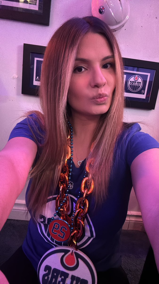 JaneenMartin1's tweet photo. RD 1 GM 3 💙🧡💙🧡
Game 3 comeback baby !!! Pickard in net 💙💙
#LetsGoOilers #EdmontonOilers #GoOilersGo #KingsVSOilers #NHLPlayoffs #StanleyCupPlayoffs #Game3 #LFG https://t.co/J5OQzgF9Yz