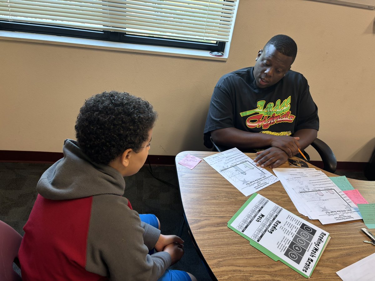 rosemont_es's tweet photo. Twas the week before PM3 testing…and all through the halls our eagles are chatting data to answer the call 📈 🦅 https://t.co/nk60iELoYV