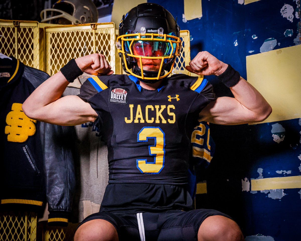 Jettfeeney3's tweet image. Fantastic time at @GoJacksFB Enjoyed talking to @CoachLawrence02 and learning about the offense with @CoachEidsness Thanks @CoachDtjackson for sharing your vision and brotherhood of Jackrabbit football