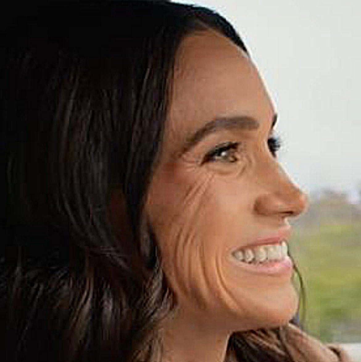 paulamatanovich's tweet image. Either Time 100 photoshopped the hell out of #meghanmarkle &apos;s face, or she got cheek implants and fillers for her face. #time100 I HAVEN&apos;T retouched the pics. Just grabbed the ones she put out for the #WithLoveMeghan and the Time 100 interview