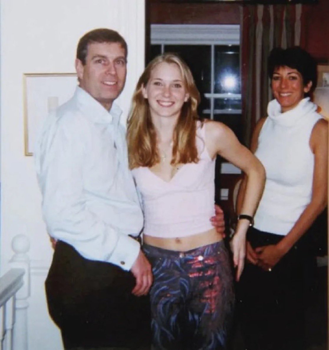 LeadingReport's tweet photo. BREAKING: Jeffrey Epstein accuser Virginia Giuffre has passed away via “su*cide.” https://t.co/MabsTdxfJQ