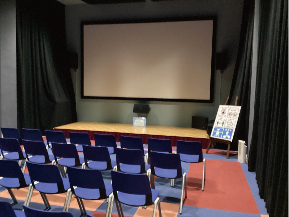 ミュージアム中3階アニメシアターでは“アンパンマンが生まれる前から誕生し成長するまで”を描いた『アンパンマンが生まれた日』の上映を開館中の平日に上映!!
詳しくは公式HPへ!

是非迫力あるミュージアムシアターでお楽しみください。