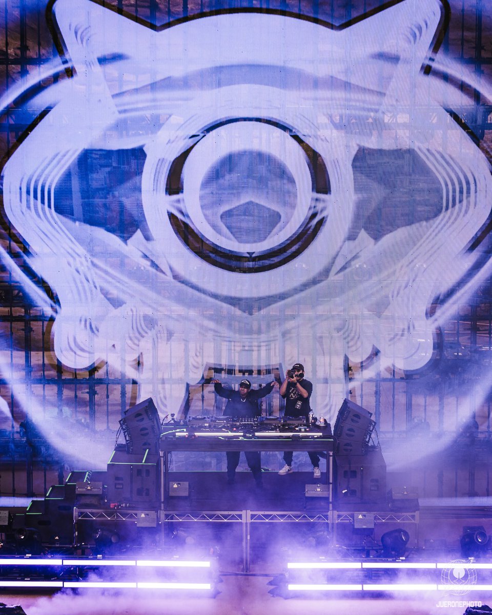 Absolutely CAPTIVATED by the set <a href="/canvasbass/">CANVAS 👁‍🗨</a> THREW DOWN 🤩💫 The perfect way to kick off night ✌️!!