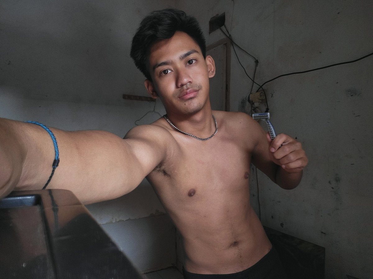 thisnotram's tweet image. Bantu cukurin kumis.