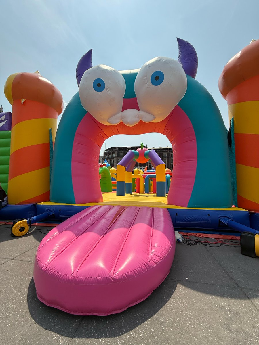 Latitud21mx's tweet image. Llega a #Mexico la experiencia #KoolCity la ciudad inflable más grande del mundo 😎🤩

En el Zócalo de la #CDMX inicia la gira nacional. Del 25 al 30 de abril, miles de niñas, niños y familias podrán disfrutar gratuitamente de una aventura monumental.

¿Qué encontrarás en
