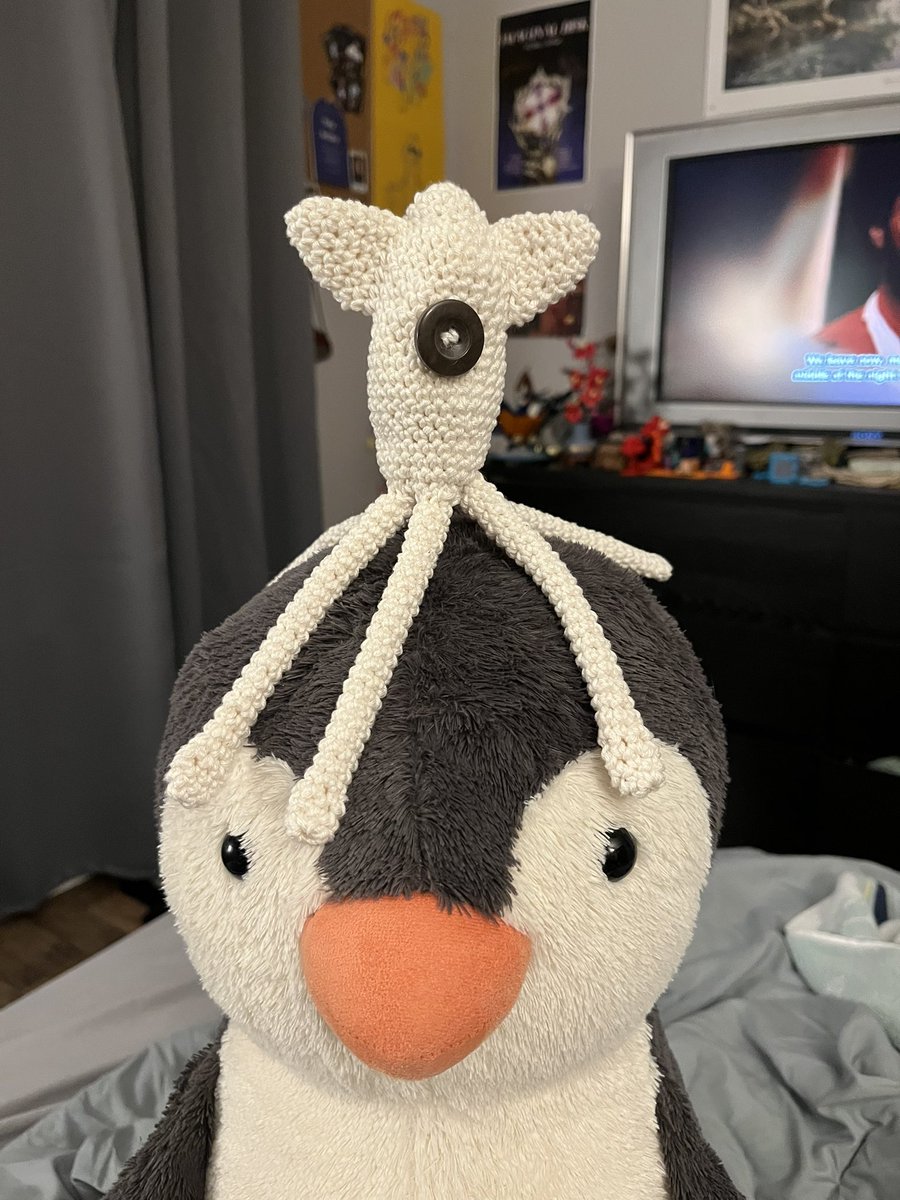 allyjender's tweet photo. coralines cat squid plushie 😋 https://t.co/VTFBlAZ1qI