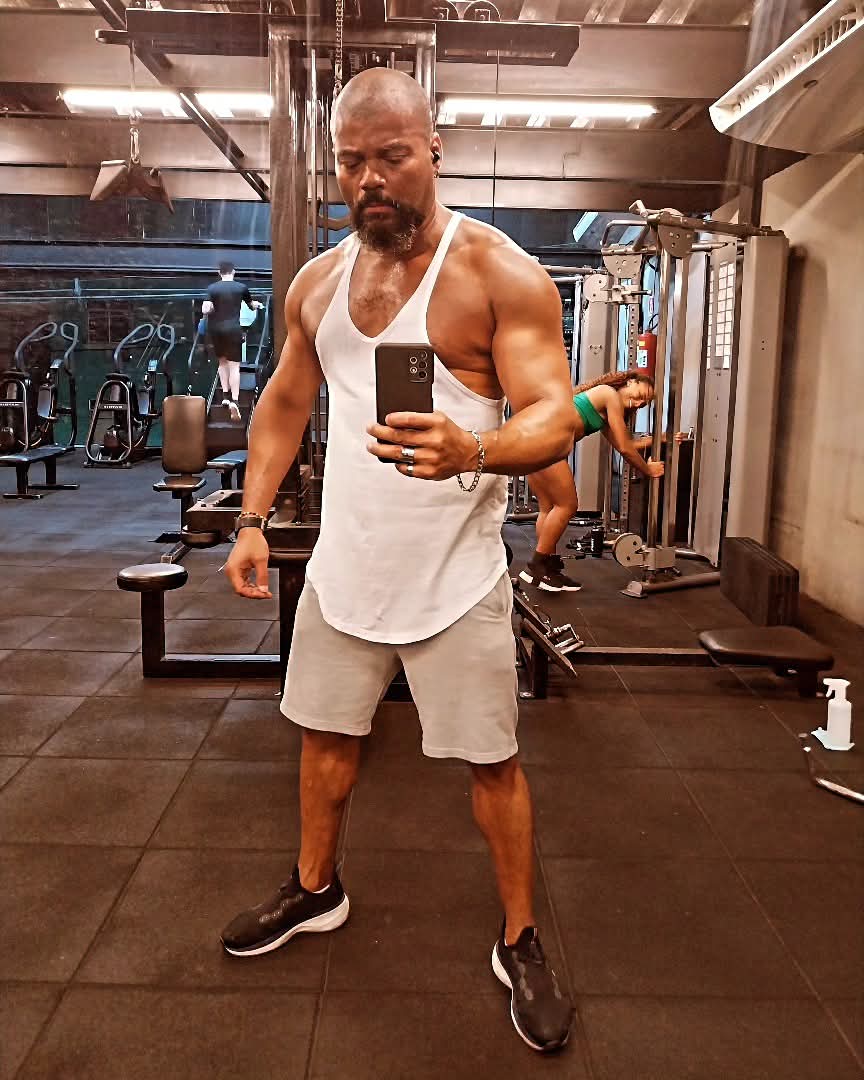 LL197743's tweet photo. Dei uma bela relaxada! Bora sextar? 💪🏾😋
#tapago
#jadeuporhoje
#sextafeira
#cadeogelo
#quemvem
#quemmeacompanha
#borasextar
#borabeber
#querocompanhia
#quemvamos
#sóvêm https://t.co/blXOIo98FL