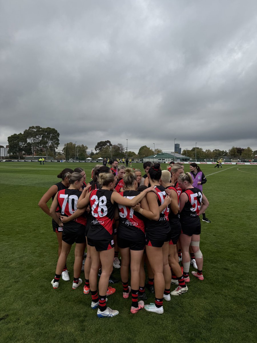 Quarter time at Windy Hill.

Dons: 26
Pies: 1

#godons