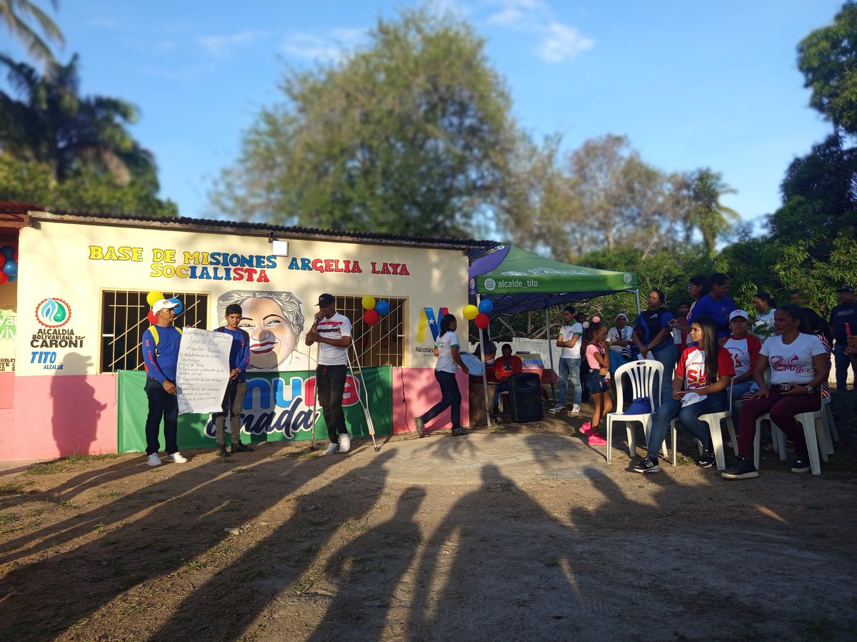 Osnardy Gomez (@osnardypsuv) on Twitter photo Una tarde cálida entre camaradas en la presentación de Memoria y Cuenta de la Comuna Cmdte Guerrillero Américo Silva de la parroquia pozo verde, del municipio Caroni.
Proyecto Comunal que en la pasada consulta resultó en 2do lugar y financiado por la @alcaldiacaroni <a href="/OviedoPSUV/">Tito Oviedo</a> Una tarde cálida entre camaradas en la presentación de Memoria y Cuenta de la Comuna Cmdte Guerrillero Américo Silva de la parroquia pozo verde, del municipio Caroni.
Proyecto Comunal que en la pasada consulta resultó en 2do lugar y financiado por la @alcaldiacaroni <a href="/OviedoPSUV/">Tito Oviedo</a>