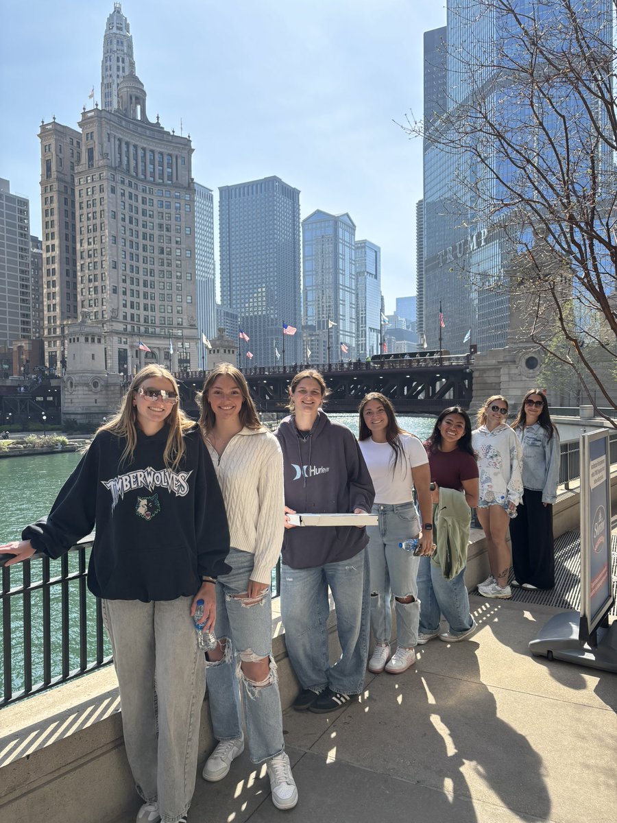 GriffonLax's tweet photo. WINdy city https://t.co/PL1i8ZU1LY