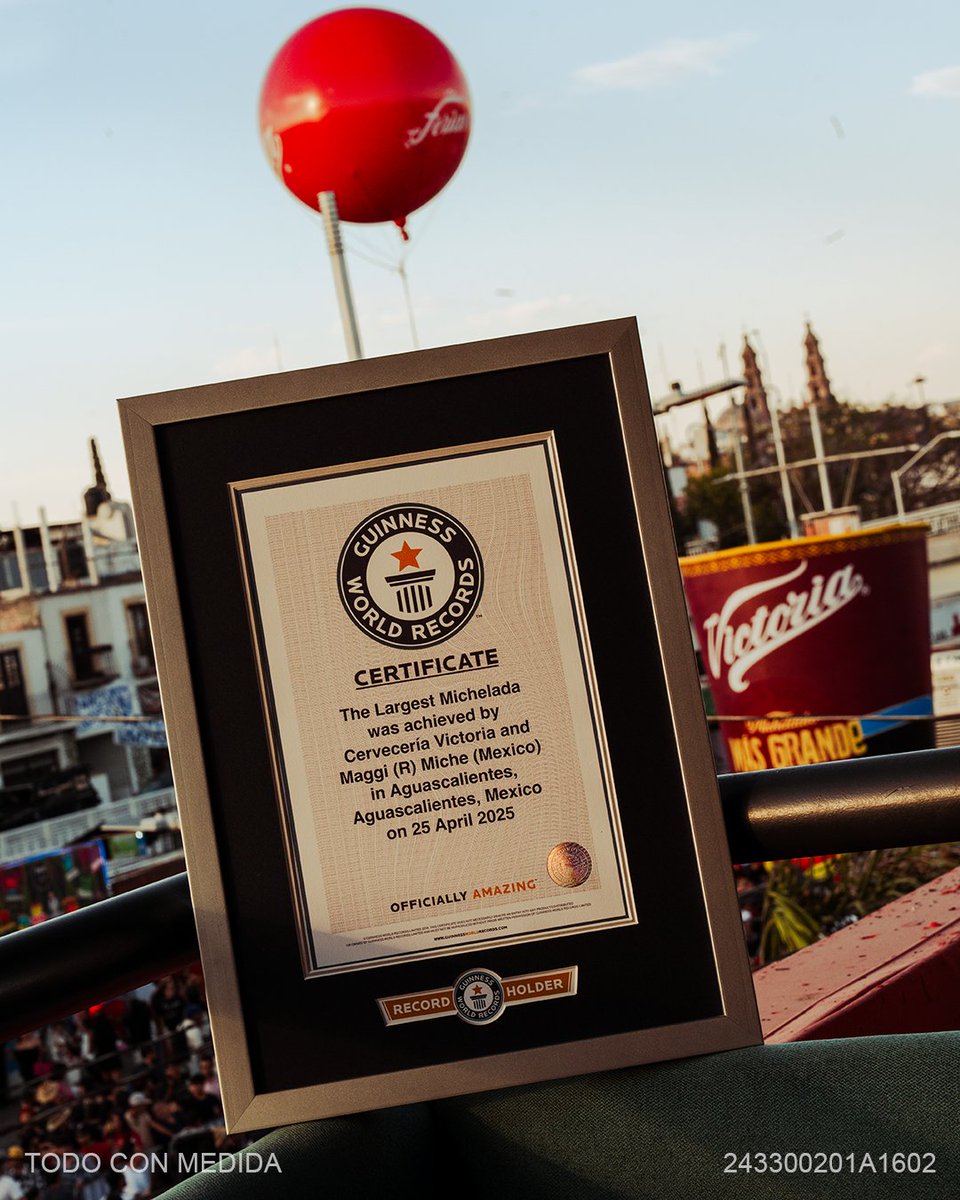 ¡ES OFICIAL! 🎉🍻¡LO HICIMOS! 🇲🇽 #LaMicheladaMásGrandeDelMundo ya es mexicana.
Cerveza Victoria y Maggi Miche alcanzamos un récord que celebramos #ConMuchoMéxico y con mucho orgullo. 🏆🥹