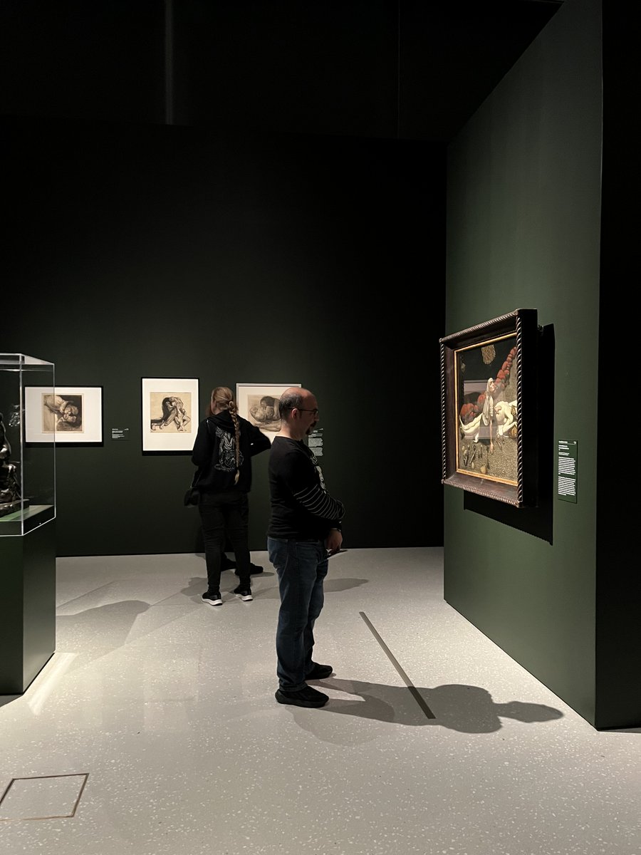 ximenaapisdorf's tweet image. Entre capas negras y botas de metal, el arte gótico encontró nuevos ojos en Oslo.
Hoy en @asilascosasWPM  hablamos de cómo el @InfernoFestival y la expo #GothicModern en el @nasjonalmuseet se cruzan en una ciudad entre vida, muerte y música. @KarlaSantillan_  @WRADIOMexico