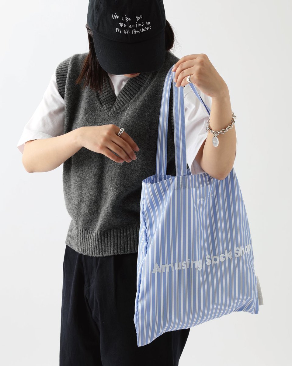 nogata_ktsty's tweet photo. 本日よりGWキャンペーンとして、
店内商品3,500円(税込)以上お買い上げで、
オリジナルトートバッグをプレゼントいたします！

無くなり次第終了となりますので、お早めに✊🏻

⚠️カラーはお選びいただけません

#tabio #kutsushitaya #靴下屋
#イオンモール直方 #靴下屋イオンモール直方店 https://t.co/7jMPldRgZH