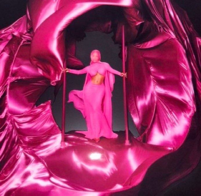 QCWorldwide's tweet image. Nicki Minaj &amp;amp; J.Cole’s “Let Me Calm Down” has now sold over 500,000 Units in the US.

— It’s the 9th song from “Pink Friday 2” to do so.