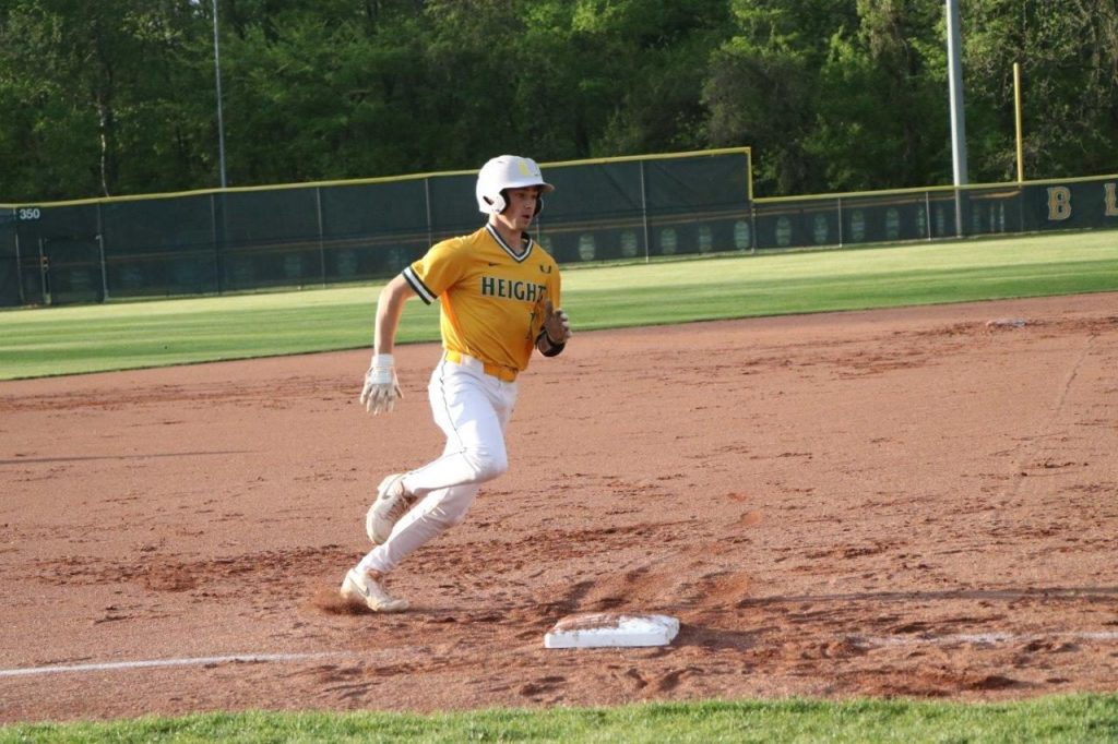 Blazers Walk-Off 3-2 Win Over South Warren

yoursportsedge.com/2025/04/25/bla…