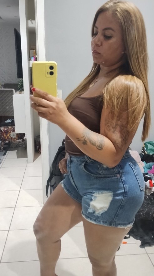 Quem sou eu?
Eu sou a mulher que, apesar de tudo, está reconstruindo sua própria história, com ou sem companhia. A que entende que alguns ficam, outros vão, mas que, no fim das contas, a única pessoa que nunca pode me abandonar sou eu mesma.🥱😘