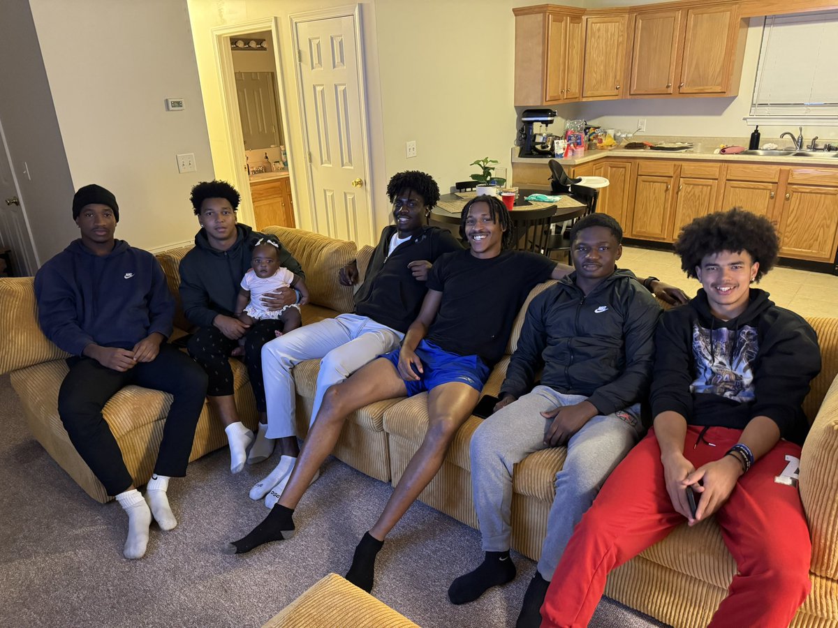 Baby Cam chilling w the boys 
#FAMiLY