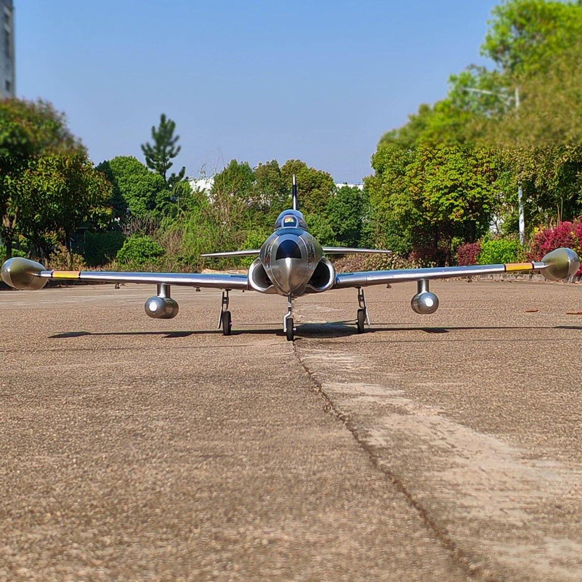 dynamhobby's tweet image. Introducing the 𝐃𝐲𝐧𝐚𝐦 𝐓-𝟑𝟑 𝐒𝐡𝐨𝐨𝐭𝐢𝐧𝐠 𝐒𝐭𝐚𝐫 𝟕𝟎𝐦𝐦 𝐄𝐃𝐅 𝐉𝐞𝐭—the latest release in our EDF lineup! Your next favorite flyer is here. Effortless to build, thrilling to fly, and packed with value. 
dynamrc.com/products/t-33-…

#DynamRC #NewRelease #T33Jet